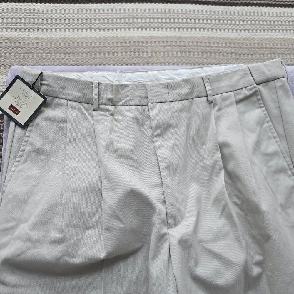 NWT Wrangler pants men white  42/30 - Picture 2 of 5